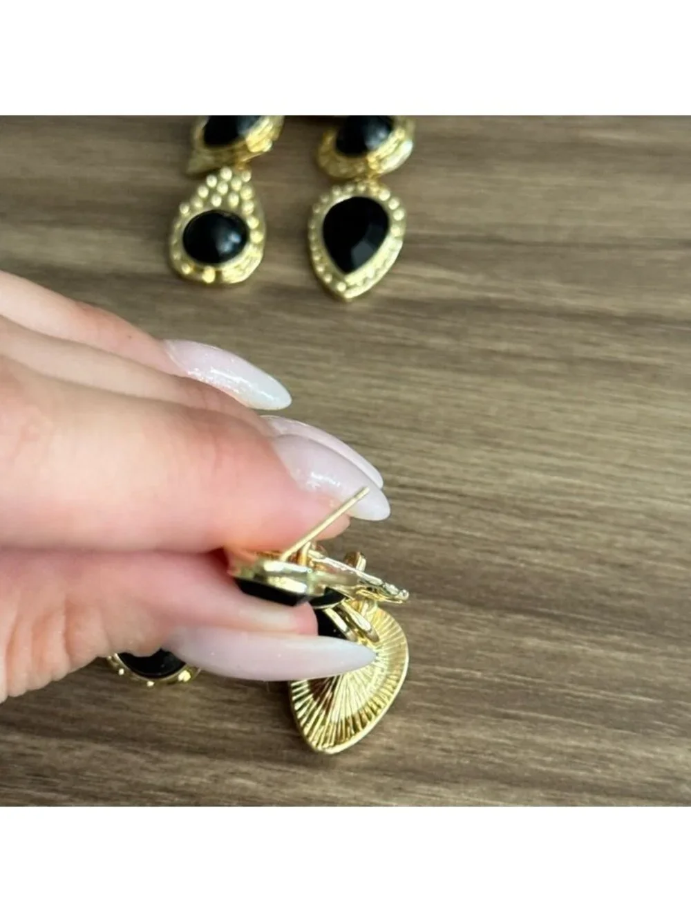 Black stone Earrings Q546